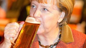 Die Bundeskanzlerin und CDU-Bundesvorsitzende Angela Merkel wie in Demmin (Mecklenburg-Vorpommern) beim politischen Aschermittwoch der CDU Mecklenburg-Vorpommern erwartet. (Archivfoto) Foto: dpa
