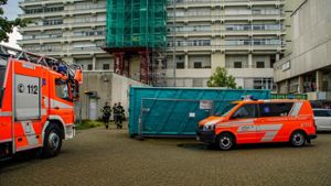 Die Feuerwehr rückte am Donnerstag zu einem Chemielabor der Universität Vaihingen aus. Foto: SDMG