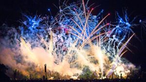 Drei internationale Pyrotechniker zaubern vom 24. bis zum 26. August wieder spektakuläre Feuerbilder in die Nacht. Foto: Michael Steinert/Archiv