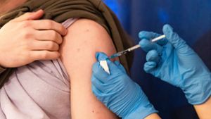 Booster-Impfungen erhöhen den Schutz vor der Omikron-Variante. Foto: dpa/Michael Matthey