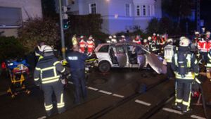 Bei dem Unfall in Bielefeld kommt ein 16-Jähriger ums Leben, sechs Menschen werden verletzt. Foto: dpa/Christian Mathiesen