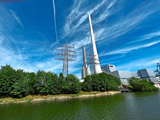 Markant ist das Kraftwerk mit seinen über 250 Meter hohen Türmen.   Foto: Johannes M. Fischer