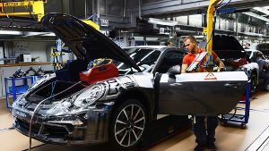 Seit 1963 läuft in Zuffenhausen der porsche 911 vom Band, mittlerweile wurden mehr als 800 000 Exemplare produziert. Foto: Porsche AG