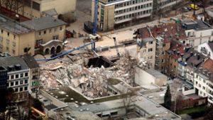 Das Kölner Stadtarchiv ist am 3. März 2009 beim U-Bahnbauarbeiten zusammengestrüzt. Es starben zwei Anwohner. Foto: dpa