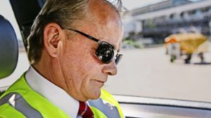 Uwe Rücker ist Verkehrsleiter vom Dienst am Stuttgarter Flughafen. Foto: Siri Warrlich
