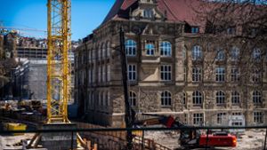 Baustellenumtost: Das Königin-Katharina-Stift will trotzdem nicht weichen – und weiß OB Fritz Kuhn (Grüne) hinter sich. Foto: Lichtgut/Max Kovalenko