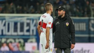 VfB-Coach Sebastian Hoeneß mit seinem Kapitän Waldemar Anton Foto: IMAGO/osnapix/IMAGO/osnapix / Hirnschal