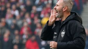Nach zuletzt fünf Niederlagen aus sieben Spielen steht Tim Walter, der Trainer des VfB Stuttgart, mit seinem Team unter Druck. Foto: Baumann