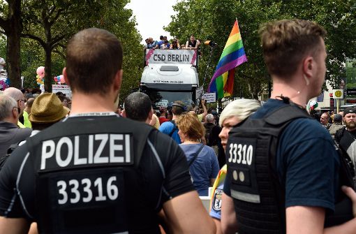 Auch nur Menschen: Die Berliner Polizei hat sich zu den Partyvorwürfen geäußert. (Archivfoto) Foto: dpa