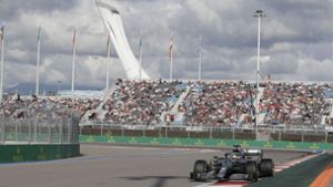 Lewis Hamilton kann sich den Sieg beim Rennen in Sotschi sichern. Foto: dpa/Luca Bruno