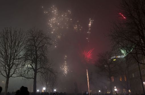 Die Feinstaubbelastung erreicht zum Jahreswechsel durch das Feuerwerk Spitzenwerte – wie hier auf dem Schlossplatz. Foto: Lichtgut/Michael Latz