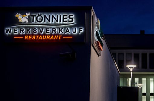 Die Firma Tönnies steht unter massiver Kritik. (Archivbild) Foto: dpa/David Inderlied
