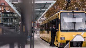 Die Zahnradbahn steht an der Station am Stuttgarter Marienplatz. Die Bahn der Linie 10 war in Degerloch in einen Unfall verwickelt. (Symbolbild) Foto: Lichtgut/Max Kovalenko