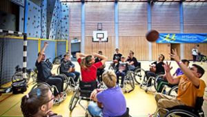 Beim Rollstuhlbasketball messen sich Schüler mit und ohne Behinderung. Mit dem Projekt hat sich die Margarete-Steiff-Schule für den Förderpreis beworben. Foto: Archiv Lg/Achim Zweygarth