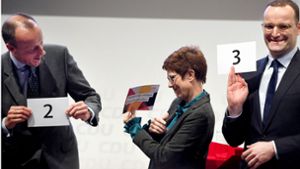 Lebhafter Auftakt des Dreikampfes um die CDU-Spitze: Bei der ersten Regionalkonferenz versuchen Annegret Kramp-Karrenbauer, Friedrich Merz und  Jens Spahn  zu punkten –  mit unterschiedlichem Stil, aber inhaltlich ähnlichen Positionen. Foto: dpa
