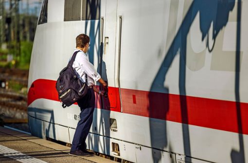Die Türen bleiben zu: Im Fernverkehr fallen drei von vier Zügen aus. Foto: imago/Arnulf Hettrich