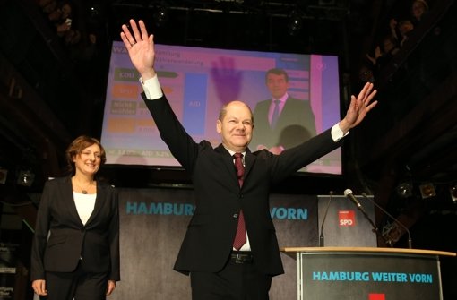 Die SPD in Hamburg bejubelt ihr Wahlergebnis und den neuen, alten Bürgermeister Olaf Scholz. Foto: dpa