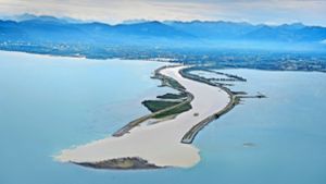 Eine Sandinsel im Bodensee – gebildet hat sie sich aus  Ablagerungen nach der Mündung des Alpenrheins Foto: dpa