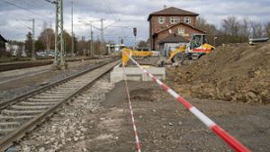 Die Arbeiten am Bahnhof Weil der Stadt sollen im ersten Halbjahr 2023 fertig werden. Foto: /Jürgen Bach