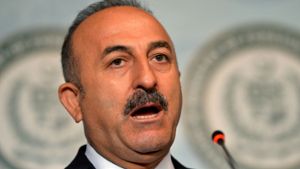 Der türkische Außenminister Cavusoglu hatte am Montag gefordert, die Grenze zu Syrien vom IS zu „Säubern“. Foto: AFP