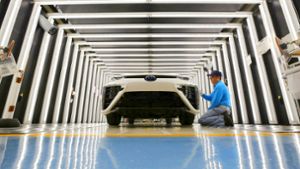Der weltweit erste serienmäßig produzierte Pkw mit 100-prozentigem Wasserstoffantrieb stammt  von Toyota. 2015 kam das Modell Mirai auf den Markt. Foto: AP/Toshikazu Sato