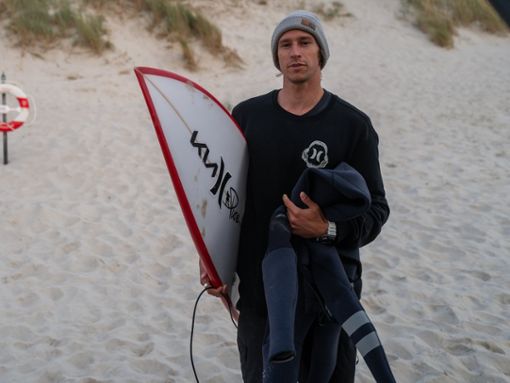 Finn Springborn ist deutscher Surfprofi. Foto: Kia Deutschland