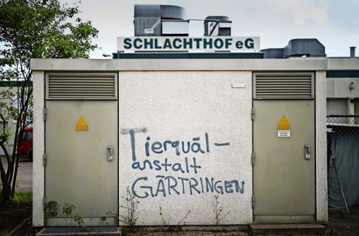 Unbekannte Sprayer haben die Affäre auf ihre Weise dokumentiert. Foto: dpa/Christoph Schmidt