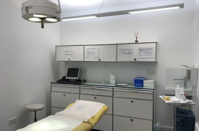 Einbruch in Arztpraxis in Stuttgart-Mitte: Teure Behandlungsgeräte gestohlen – Zeugen gesucht