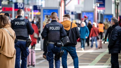 Der Hauptbahnhof am Sonntag nach dem Polizeialarm. Foto: dpa/Christoph Schmidt