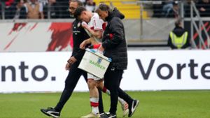 Bitterer Abgang: Christian Gentner, der Kapitän des VfB Stuttgart, musste nach 34 Minuten verletzt vom Feld. Foto: Baumann