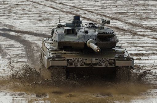 Unterschiedliche Munition, Ersatzteile, Werkzeuge für die Instandsetzung:  Der deutsche Leopard 2  erfordert eine andere Logistik als der  britische Challenger und der französische AMX-30. Foto: dpa/Philipp Schulze