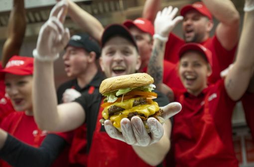 Die umjubelte Five-Guys-Eröffnung am Montag in Stuttgart – woher kommt der Hype um die Burger? Foto: Lichtgut/Leif Piechowski