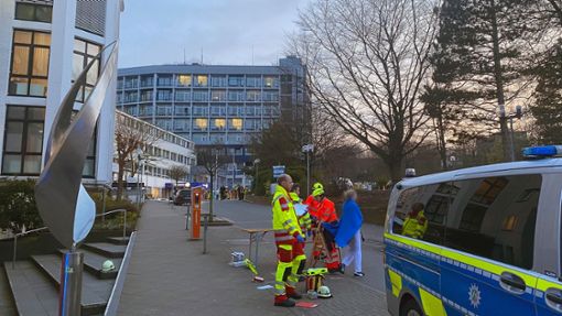 In einem Aachener Krankenhaus gibt es einen größeren Polizeieinsatz. Foto: Ralf Roeger/dmp/dpa