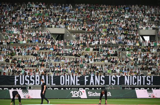 Mehr als nur Papp-Fans – die Vereine wollen die Zuschauer zurück. Foto: dpa/Federico Gambarini