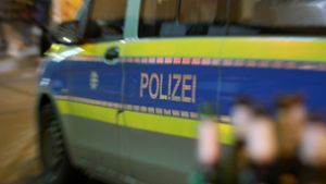 Die Beamten fanden nach den Einbrechern und bitten um Zeugenhinweise. (Symbolfoto) Foto: IMAGO/Maximilian Koch