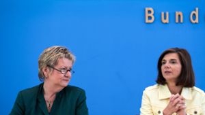 Sylvia Löhrmann und Katrin Göring-Eckardt ziehen Schlüsse aus dem Wahlergebnis vom Sonntag. Foto: dpa