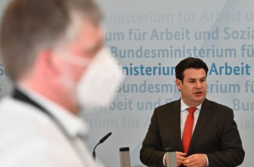 Laut Arbeitsminister Hubertus Heil (SPD) müssen Frauen in der Krise besonders viel leisten. (Archivbild) Foto: AFP/TOBIAS SCHWARZ