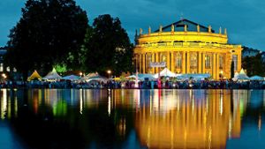 Noch einen Tag Geduld, dann verzaubert das  Sommerfest wieder die Szenerie in den Schlossgarten-Anlagen mit Oper und Eckensee. Und dann ist auch der Sommer zurück. Foto: dpa, fotolia
