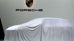 Der Staubschutz kann weg: Porsche hat grünes Licht erhalten, den Verkauf seines Diesel-Cayenne wieder aufzunehmen. Foto: dpa