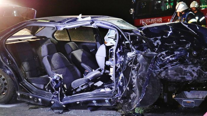 51-Jähriger wird bei Zusammenstoß aus seinem Auto geschleudert