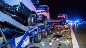 Der Fahrer des hinteren Lastwagens ist schwer verletzt worden. Foto: 7aktuell.de/Franziska Hessenauer