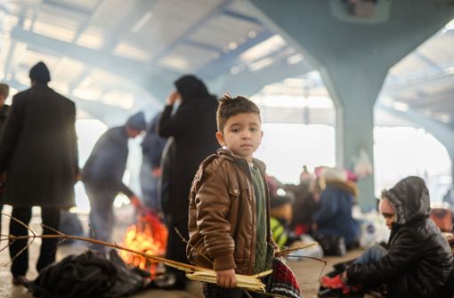 Ausweglose Lage: Flüchtlinge an der türkisch-griechischen Grenze. Foto: dpa/Mohssen Assanimoghaddam