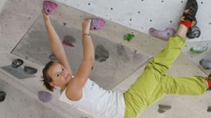 Ob in der freien Natur oder in der Halle: Beim Klettern werden alle Muskelgruppen des Körpers trainiert, Ausdauer und Kraft,  aber  auch die kognitiven  Fähigkeiten sind gefragt. Foto: Pressefoto Baumann