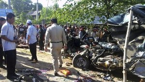 Bei einem Unfall mit einem Touristenbus sind in Kambodscha mindestens 14 Einheimische umgekommen. Foto: EPA