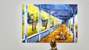 Das Bild an der Wand erzählt die Geschichte, wie die Illustratorin  Ilon Wikland als Kind am Bahnhof in Haapsalu ankam. Foto: Schmid