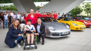 Rasul aus Berlin hat die Fackel weitergereicht, Porsche sorgte für die öffentliche Aufmerksamkeit in der Stadt. Foto: Lichtgut/Christoph Schmidt