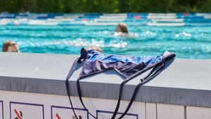 Künftig sollte Oben-Ohne-Baden in Berlins Schwimmbädern für Frauen auch nicht mehr zum Problem werden. Foto: dpa/Annette Riedl