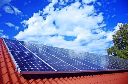 Laut der Stadtverwaltung müssen  Häuslebauer in Ostfildern für die Solarnutzung auf ihren Häusern kaum Einschränkungen befürchten. Foto: dpa/Wolfram Steinberg
