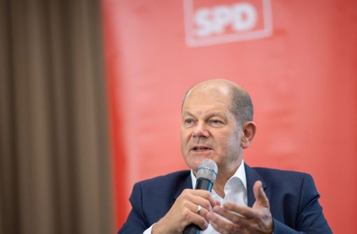 Olaf Scholz (SPD), Bundesfinanzminister, spricht bei einem Wahlkampftermin. Dem Finanzminister könnten bei der geplanten Soli-Abschaffung  rechtliche Zweifel im Weg stehen. Foto: dpa
