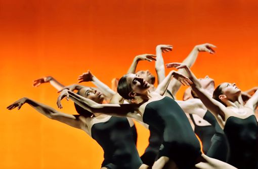 Techno trifft klassischen Tanz: Szene aus Sharon Eyals hypnotisierendem Stück  „Bedroom Folks“ für das Ballet BC Foto: Michael Slobodian